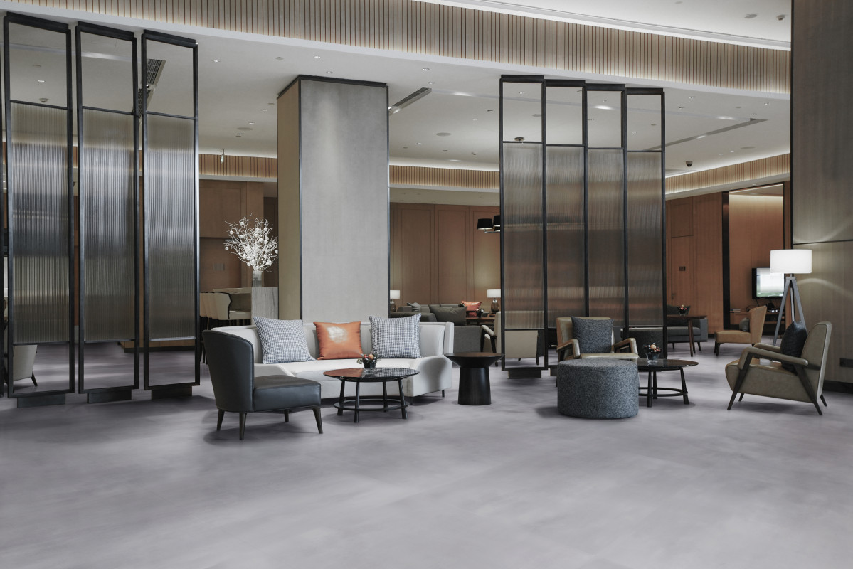 LVT / Linha Ambienta Coleção Stone / Hotelaria / Recepção e lobbies / Light Porcelain / 24175113